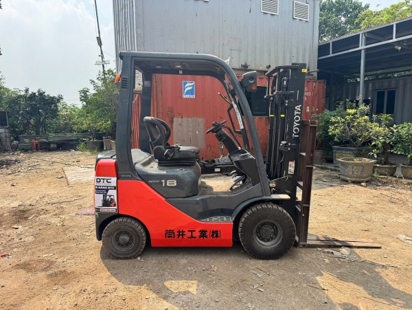 XE NẦNG TOYOTA 8FD18