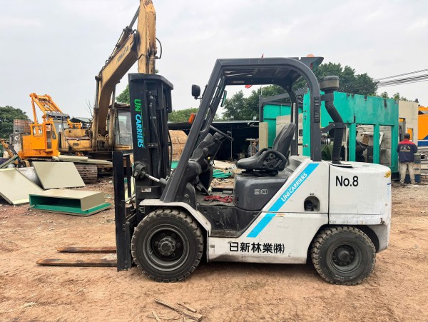 XE NÂNG UNICARRIERS FD30T5