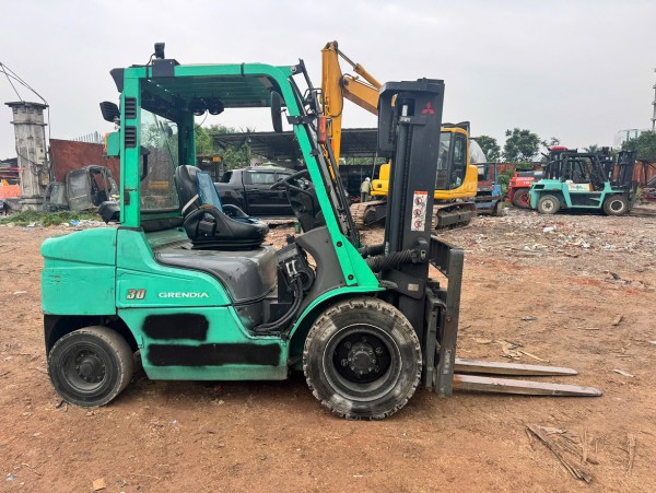 XE NÂNG MITSUBISHI FDE30T