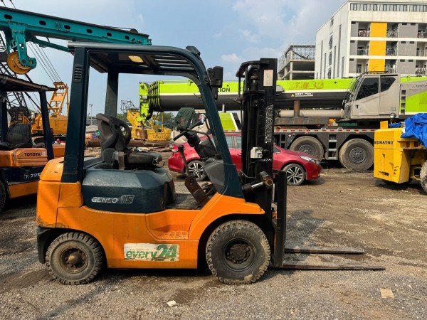 XE NÂNG TOYOTA 7FD15