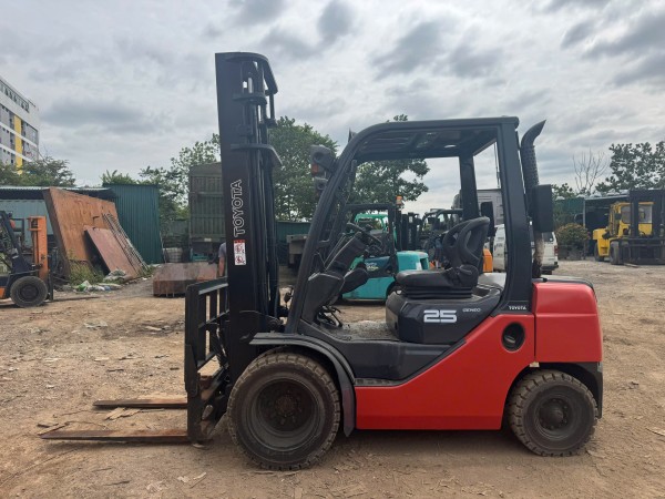 XE NÂNG TOYOTA 8FDL25