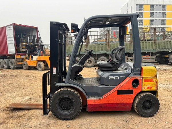 XE NÂNG TOYOTA 8FD20